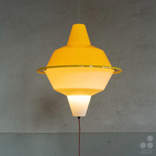 Dutch Design Hanglamp MT500 Double kleur geel/wit lamp is aan.