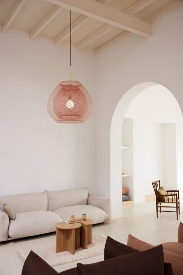 Twilight Pink Moon Set hanglamp van Atelier Robotiq in woonkamer