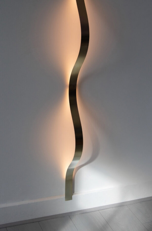 ARRAY wandlamp Sine Light gegalvaniseerd by David Derksen