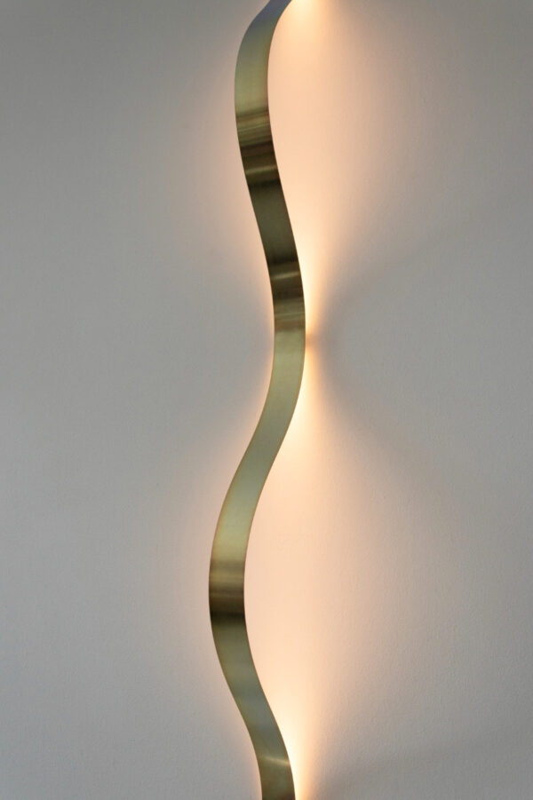 ARRAY wandlamp Sine Light gegalvaniseerd by David Derksen