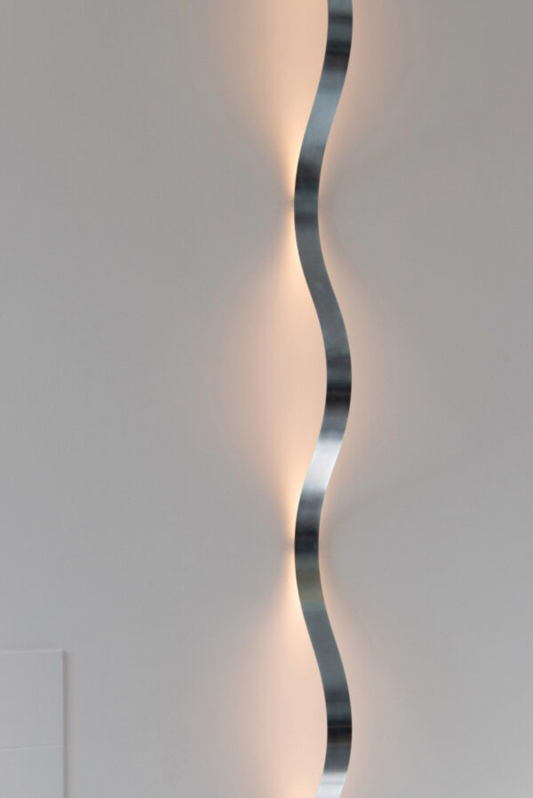 ARRAY wandlamp Sine Light gegalvaniseerd by David Derksen