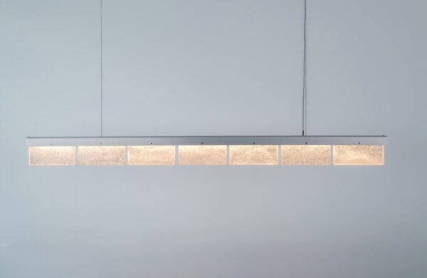 Zilverkleurige hanglamp ARRAY Slab Light Long by Leo Krol geproduceerd door David Derksen met Murano Glas