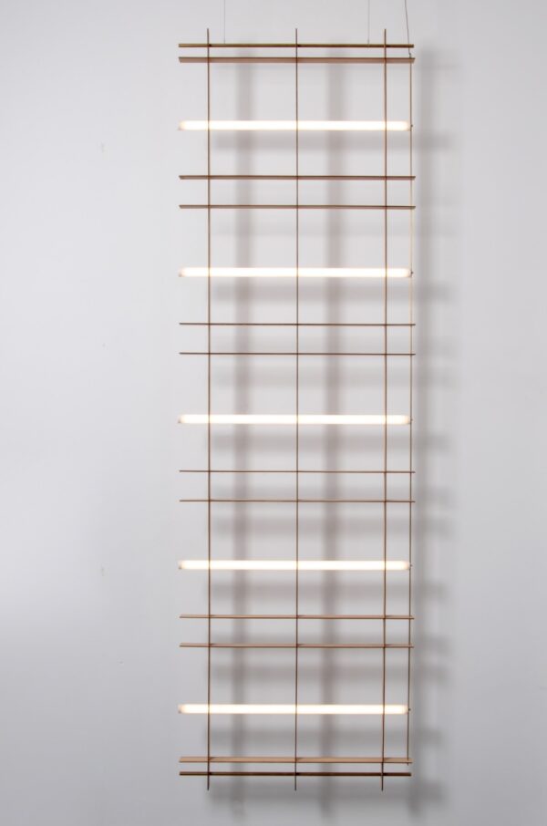 Roomdivider van ARRAY Lighting de Grid Light Screen aan een wand