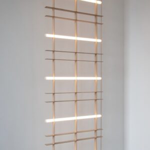 Roomdivider van ARRAY Lighting de Grid Light Screen met 5 dimbare ledbuizen.