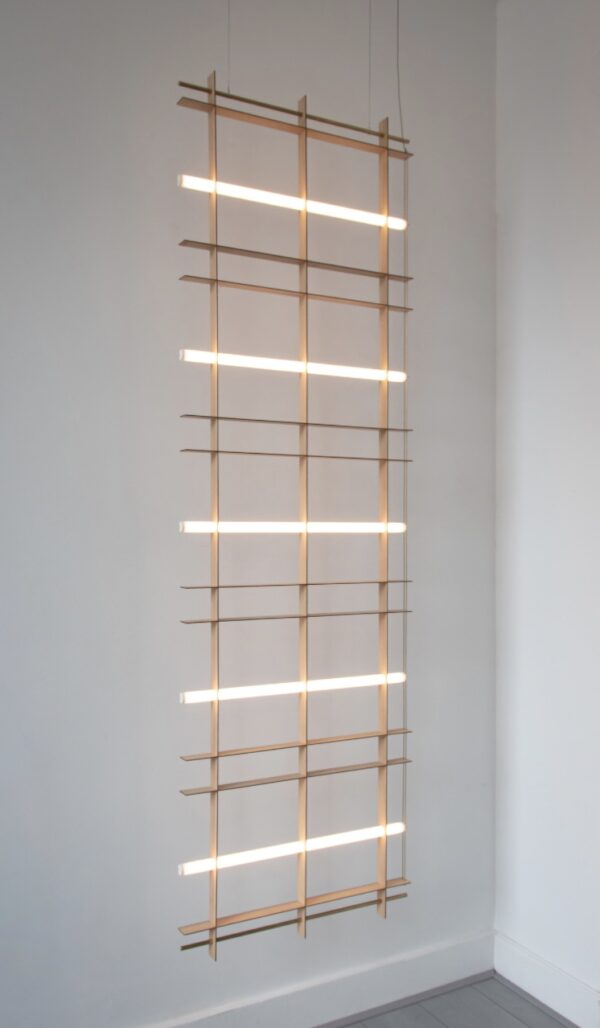 Roomdivider van ARRAY Lighting de Grid Light Screen met 5 dimbare ledbuizen.